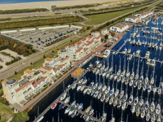 Luxury 4 person vacation home right on the marina in Ouddorp, near Zee...