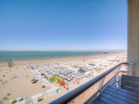 Luxury 4 persons suite with balcony and sea view in Blankenberge