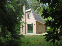 Luxe 5 persoons vakantiehuis in het bos bij Norg