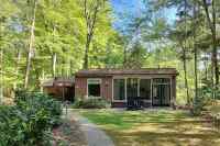 Schönes Ferienhaus für 4 Personen mit privatem Whirlpool im Wald in de...