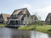 Luxury 8 person villa on the Tjeukemeer in Friesland