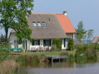 Luxury 6 persons farm house at the water!