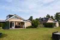 Combination of two rural 5 person holiday homes near lake Tjeukemeer