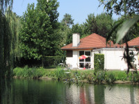 Luxuriöses Ferienhaus für 4 Personen auf dem Wasser in Nord-Limburg.