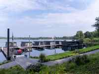 Luxe 4-6 persoons havenlodge aan de Mookerplas in Limburg met uitzicht...