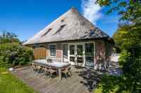 Schön gelegenes Ferienhaus für 9 Personen in Groet, in der Nähe von Sc...