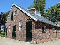 Spacious holiday home for 7 persons on a farm near the Loosdrecht lake...