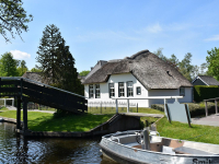 Nice 4 to 8 persons holidayhouse in centre of Giethoorn