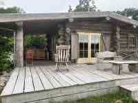Quietly located log cabin for 2 persons near the forest between IJhors...