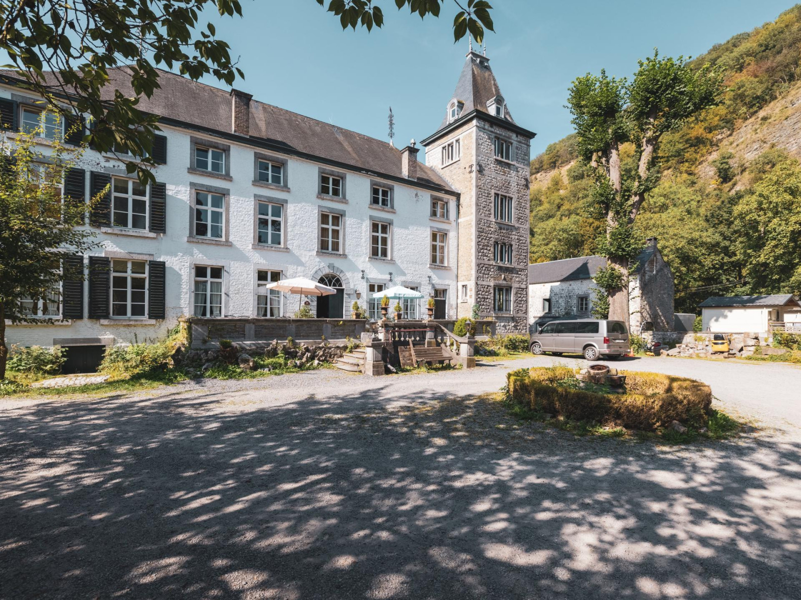 Authentiek 6 persoons kasteelappartement gelegen op een camping in de Ardennen