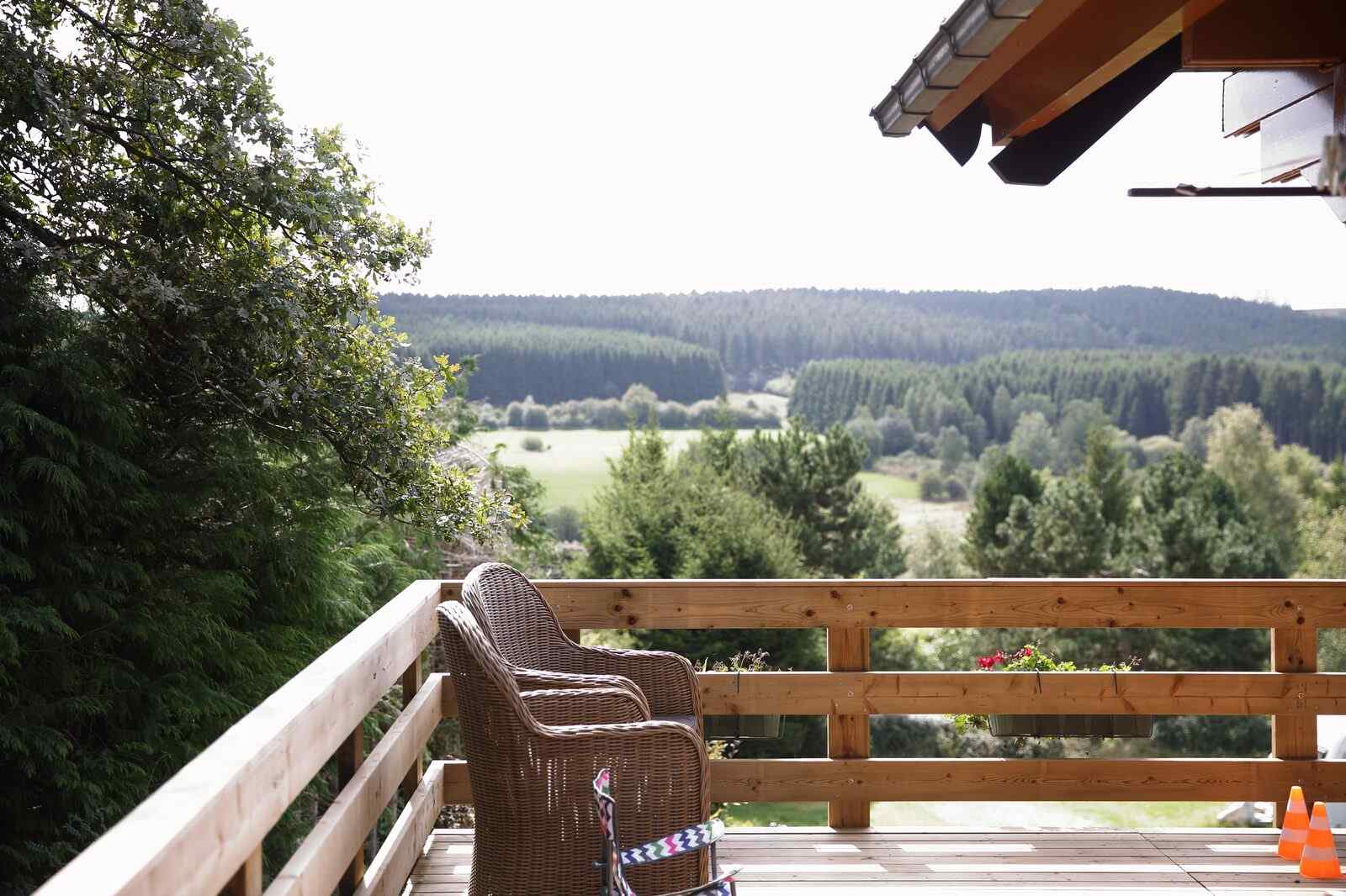 mooi-6-persoons-fins-chalet-op-panoramacamping-in-het-hart-van-de-ardennen