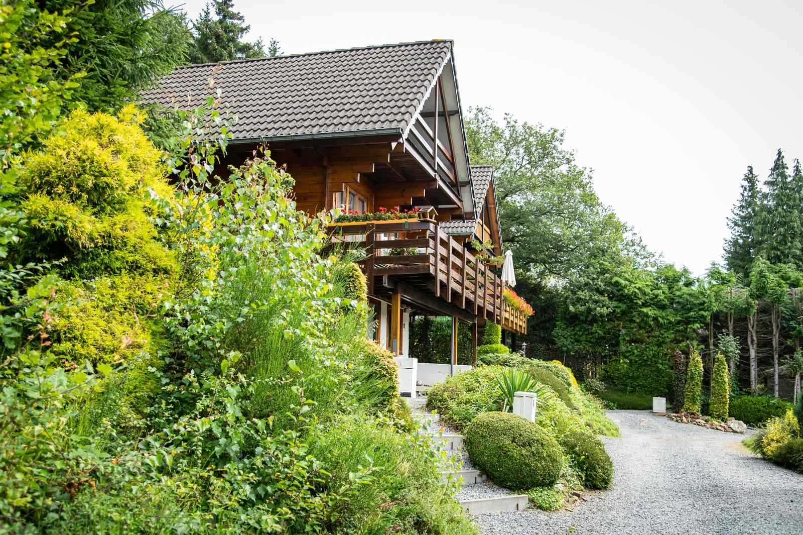 mooi-6-persoons-fins-chalet-op-panoramacamping-in-het-hart-van-de-ardennen