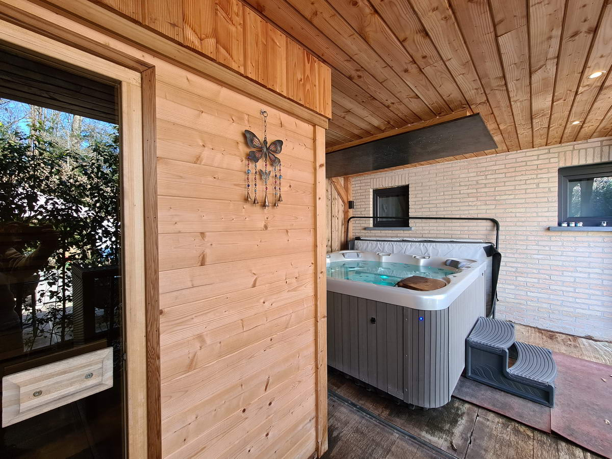 luxe-8-persoons-vakantiehuis-in-de-ardennen-met-bubbelbad-en-sauna