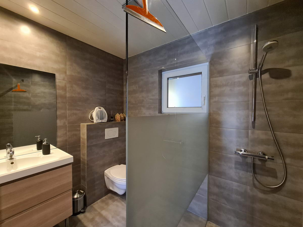 luxe-8-persoons-vakantiehuis-in-de-ardennen-met-bubbelbad-en-sauna