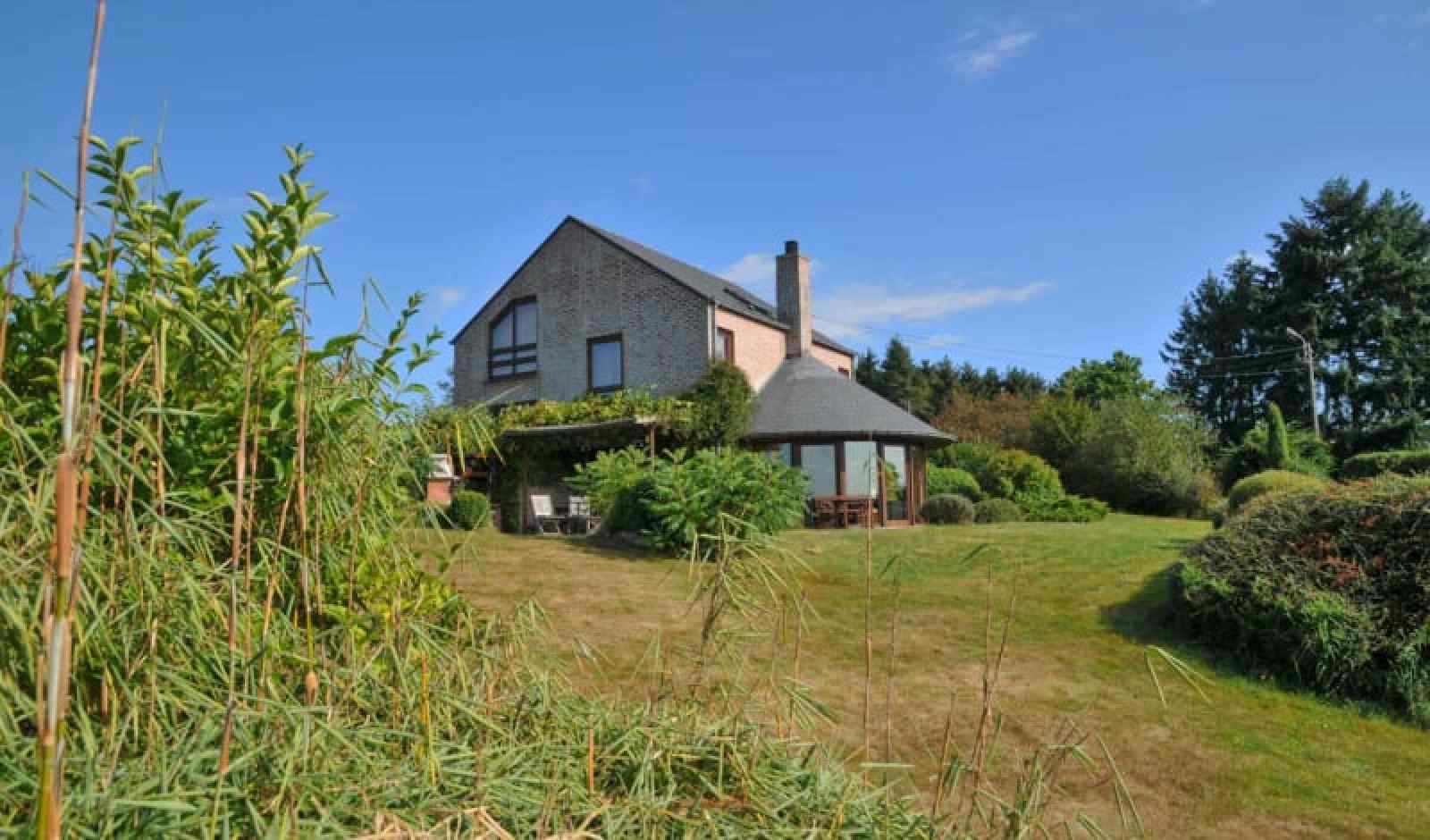 11-persoons-villa-met-zwembad-in-hartje-ardennen