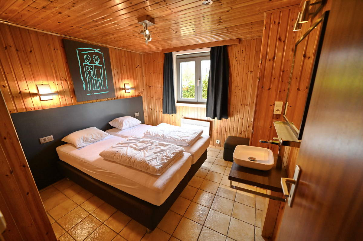 mooi-8-pers-vakantiehuis-in-het-ardenner-plaatsje-noiseux-met-sauna-en-bubbelbad