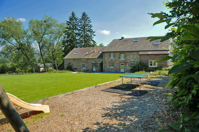 authentiek-32-pers-groepsaccommodatie-met-een-mooie-tuin-in-de-ardennen