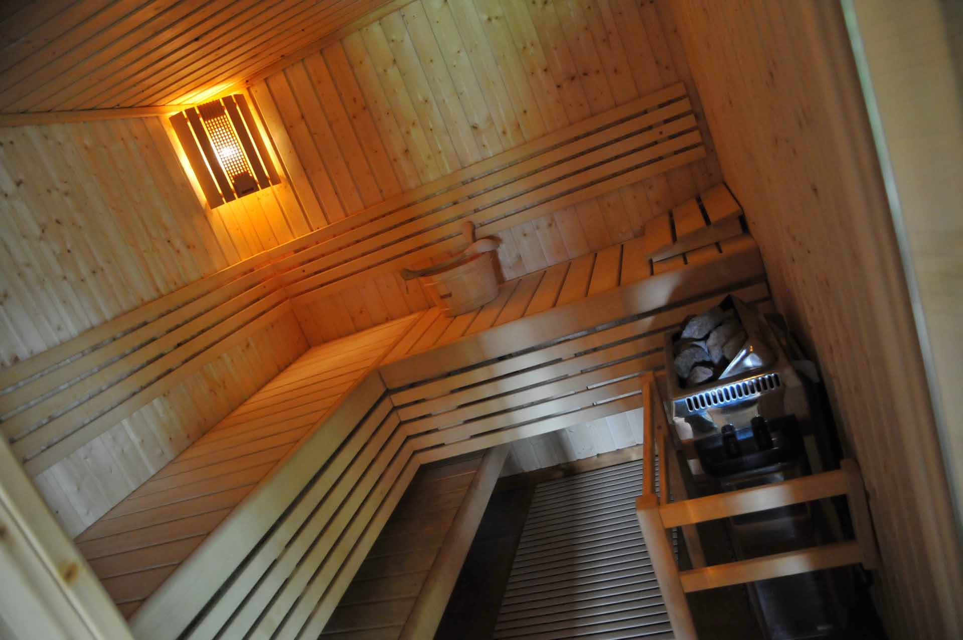 knusse-wellness-bungalow-voor-9-personen-met-sauna-stoombad-en-bubbelbad