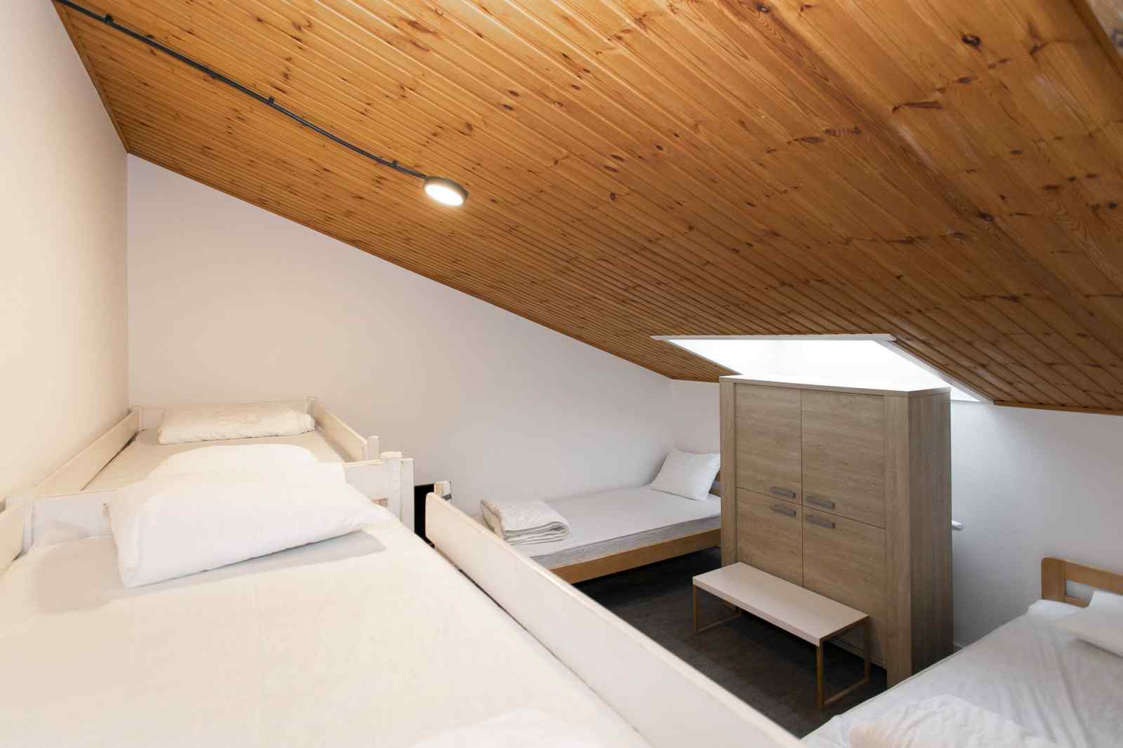 luxe-18-persoons-groepsaccommodatie-met-sauna-en-overdekt-zwembad-in-waulsort-belgie