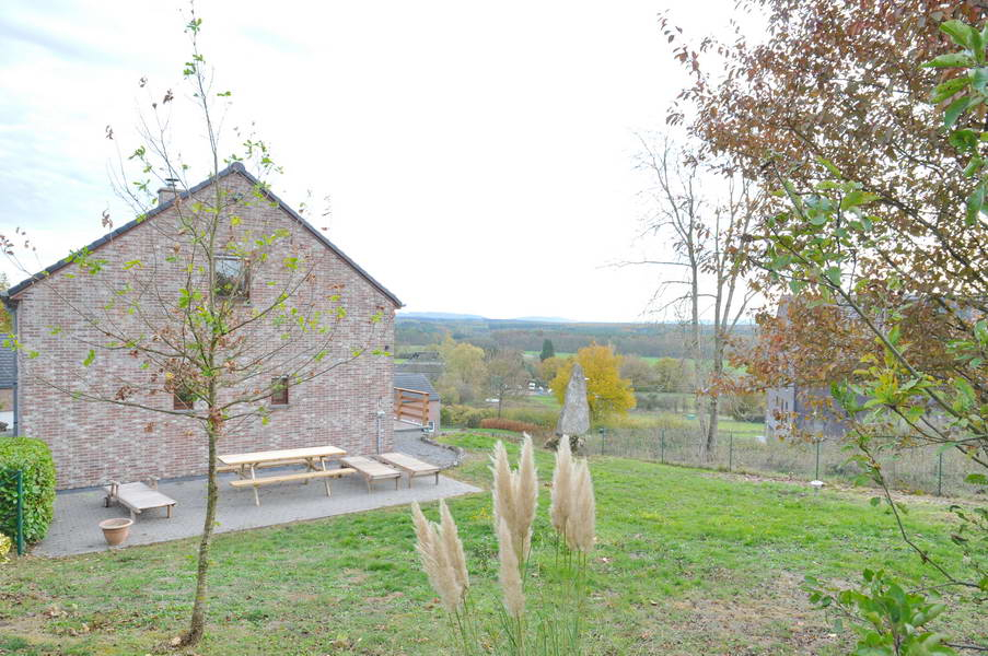 prachtig-9-persoons-vakantiehuis-met-een-heerlijk-uitzicht-over-de-ardennen