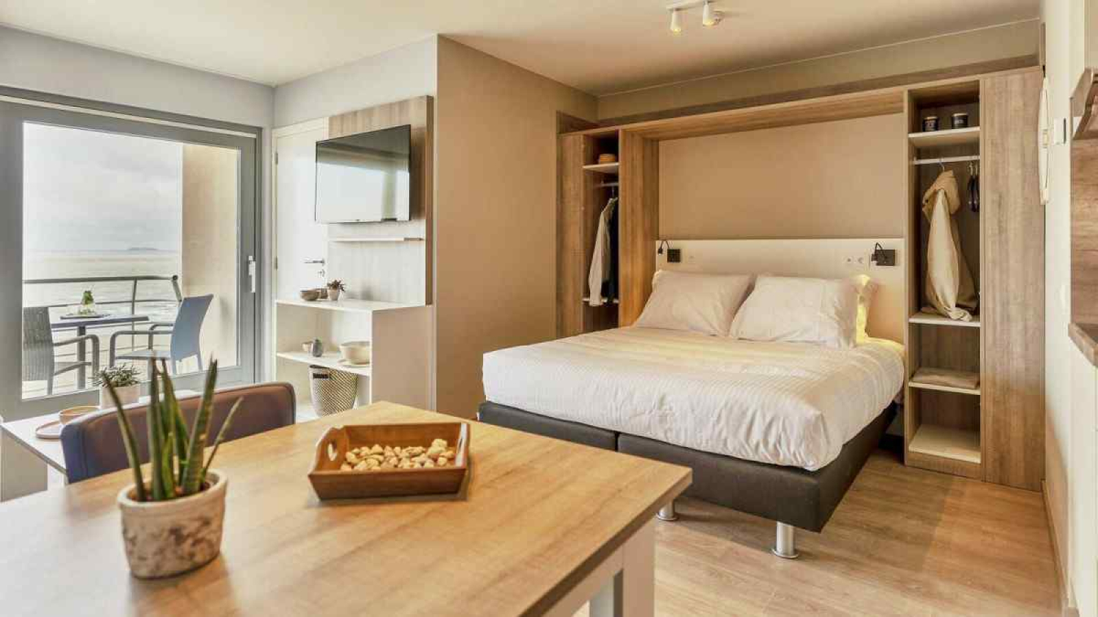 4-persoons-suite-met-balkon-en-zeezicht-in-blankenberge