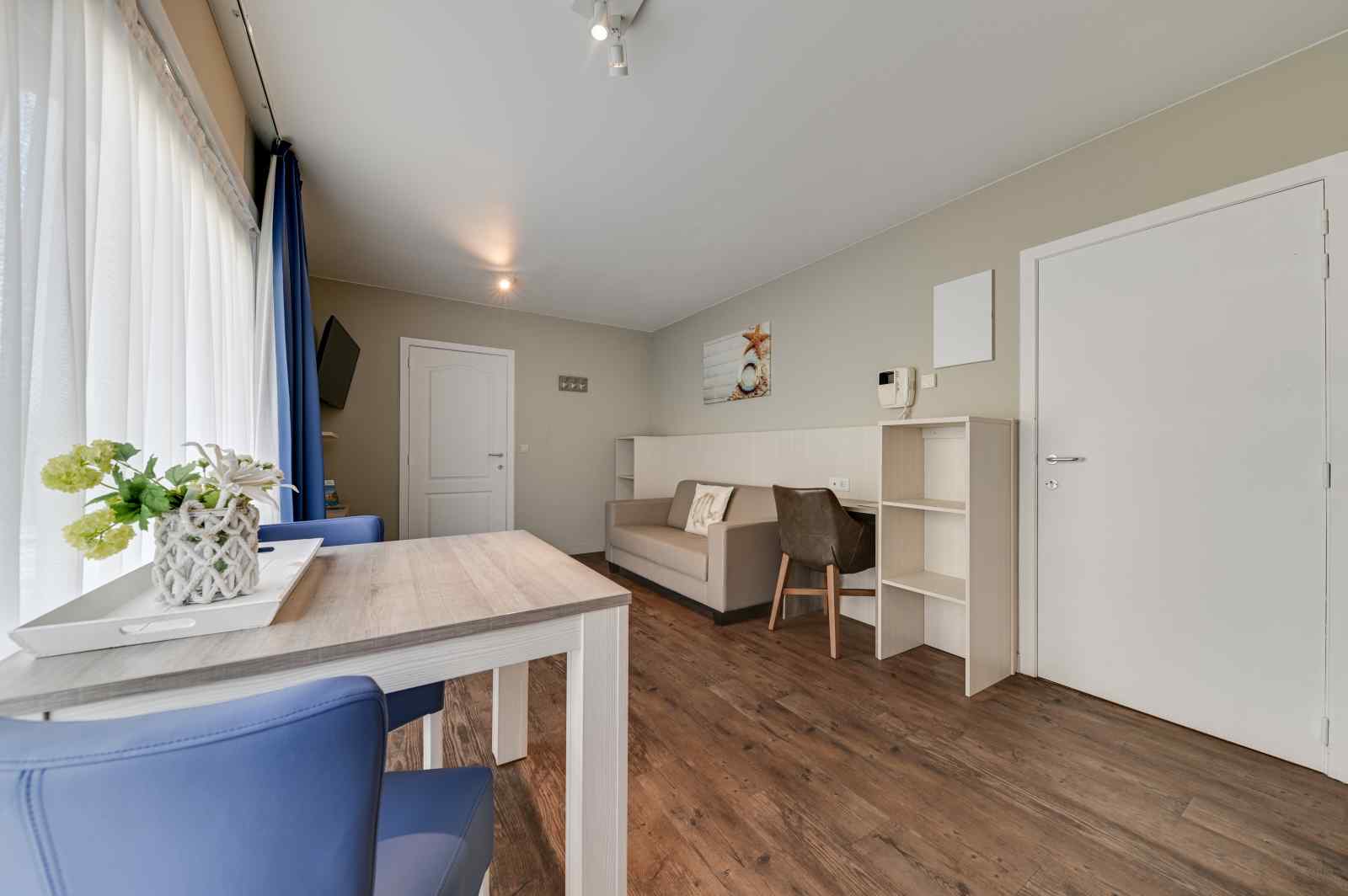 2-persoons-appartement-met-slaapkamer-in-het-centrum-van-de-haan-belgische-kust