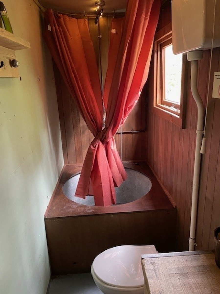 tiny-house-voor-4-personen-gelegen-in-het-bos-op-vakantiepark-met-klimpark-in-belgie