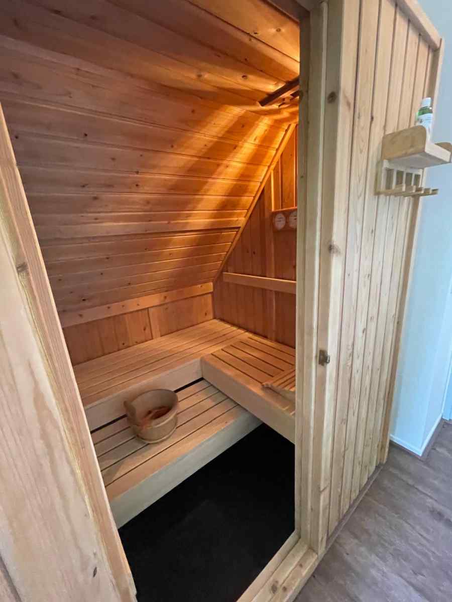 comfortabel-8-persoons-vakantiehuis-met-sauna-en-zonnehemel