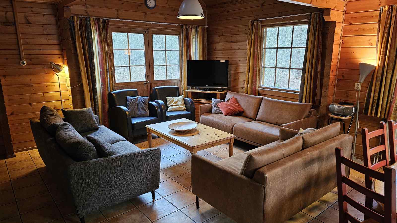 finse-bungalow-met-sauna-in-gelderland-voor-10-personen