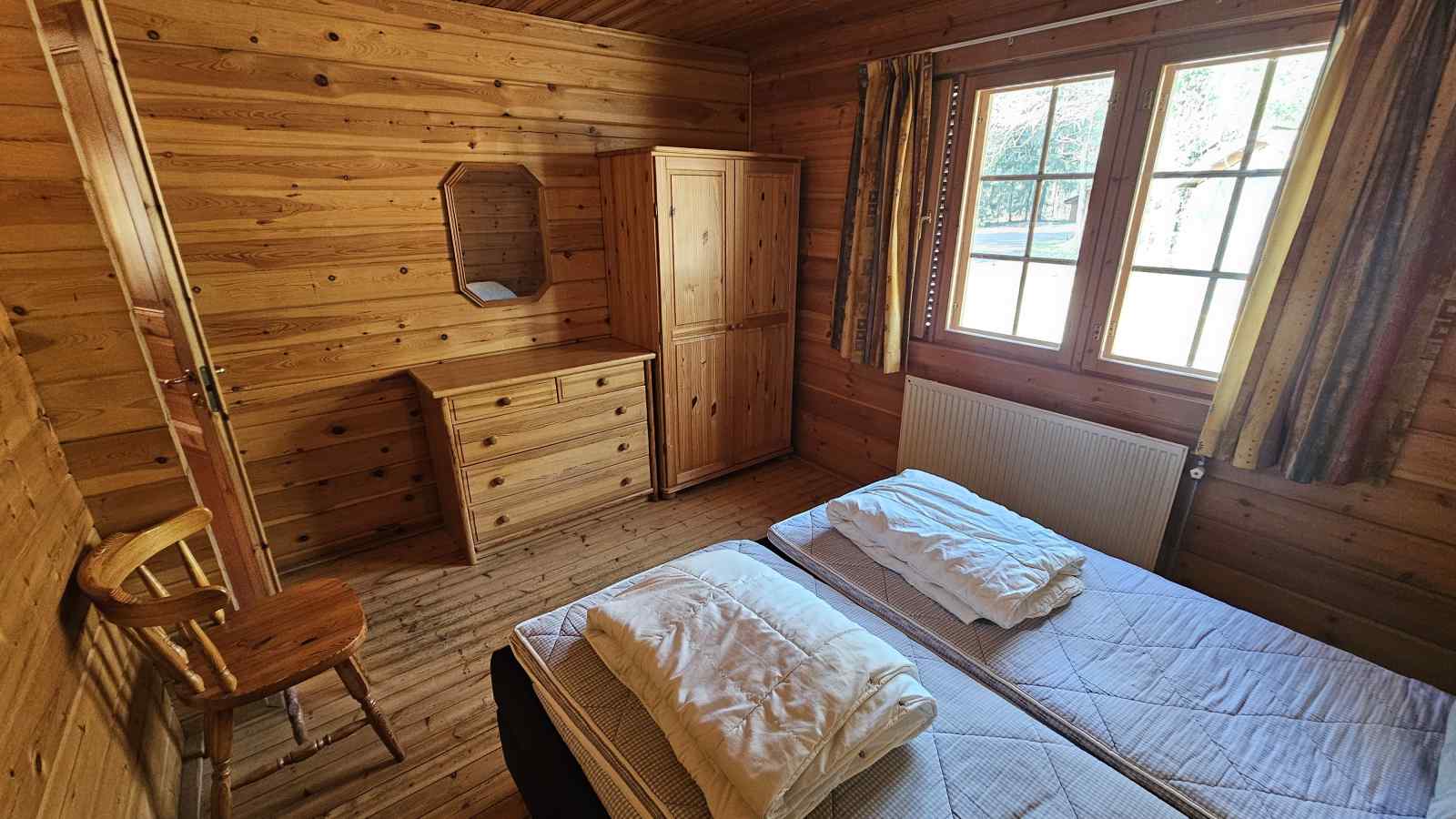 finse-bungalow-met-sauna-midden-in-het-bos-in-gelderland-voor-10-personen