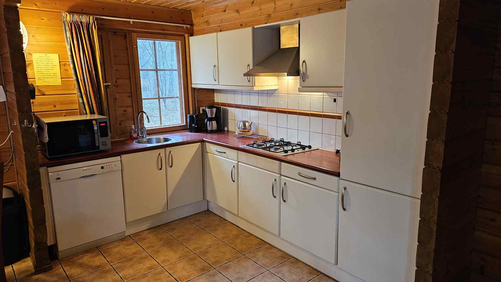 finse-bungalow-met-sauna-midden-in-het-bos-in-gelderland-voor-10-personen