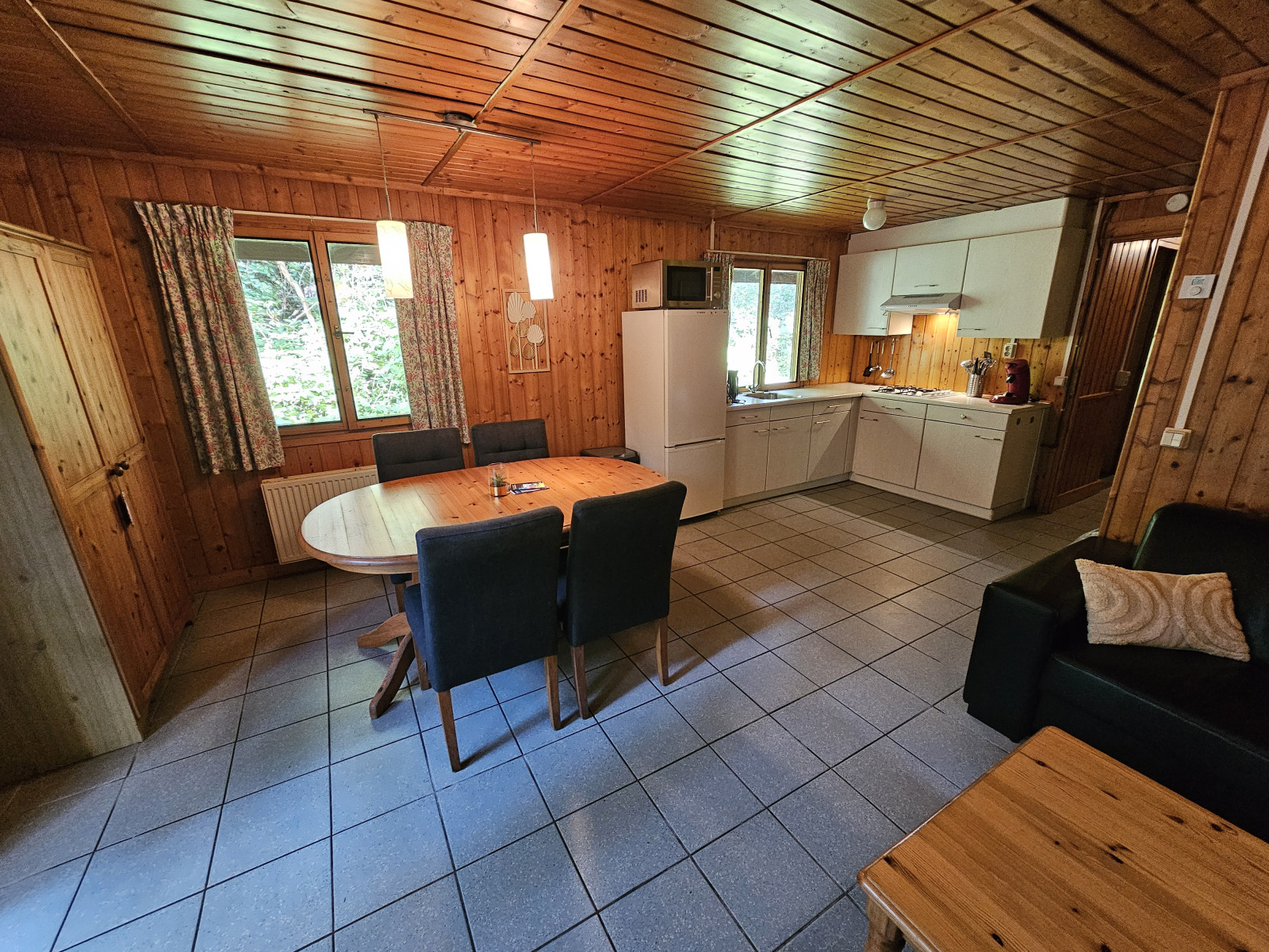 knus-vierpersoons-scandinavische-vakantiebungalow