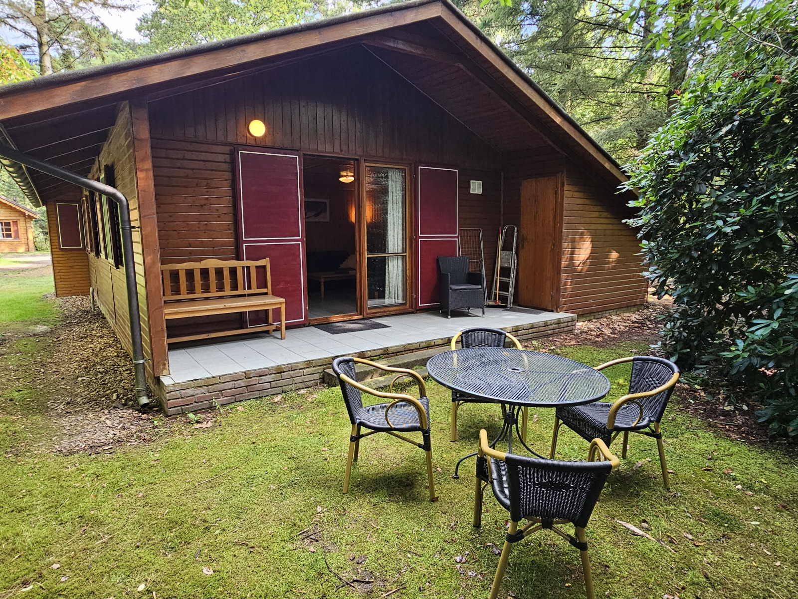 knus-vierpersoons-scandinavische-vakantiebungalow