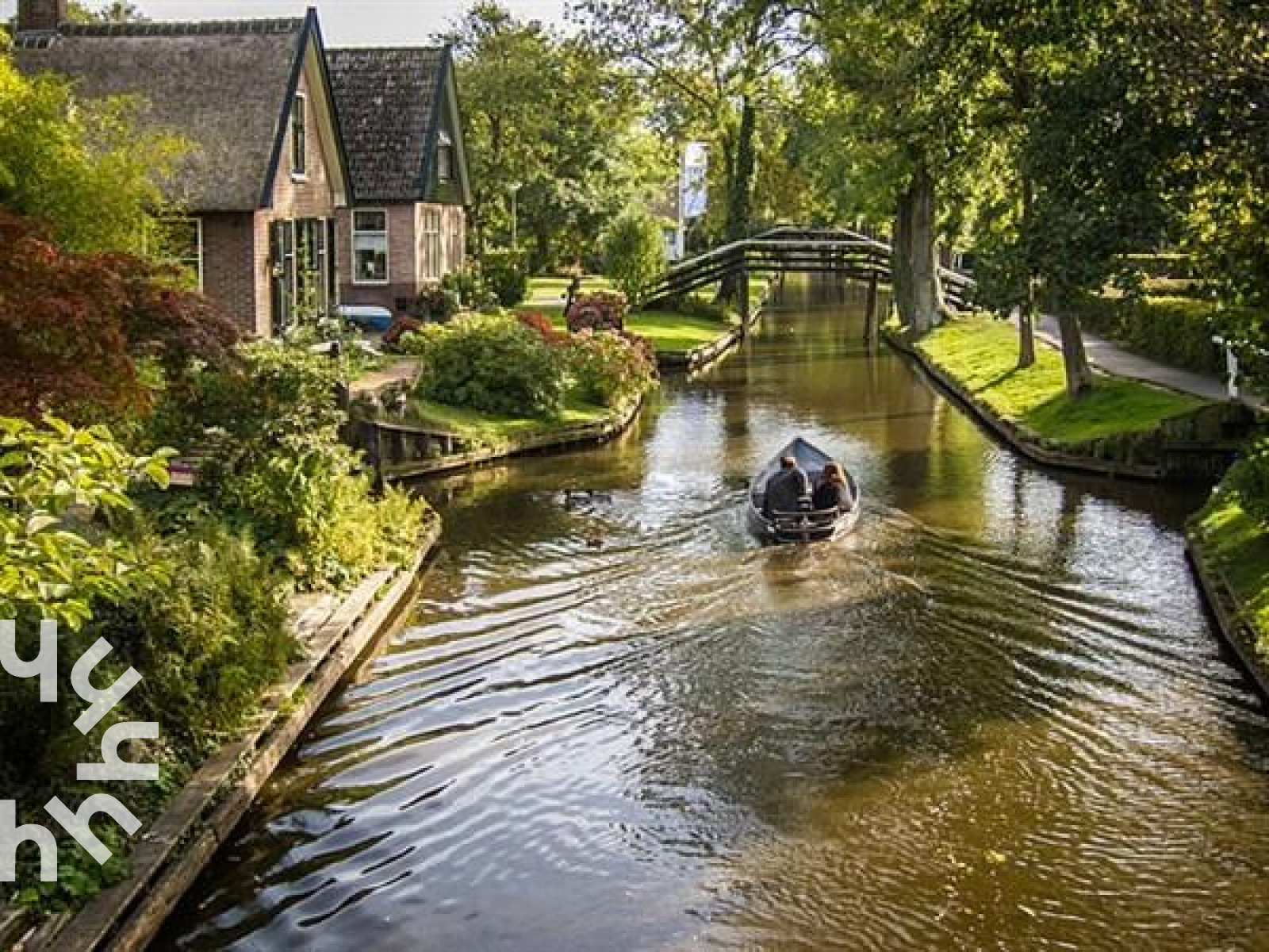 gezellige-25-persoons-groepsaccommodatie-naast-een-wijngaard-in-drenthe