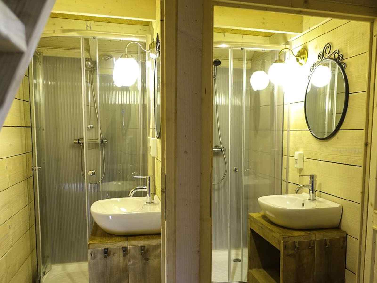 10-persoons-groepsaccommodatie-met-5-slaapkamers-op-vakantiepark-ruinen