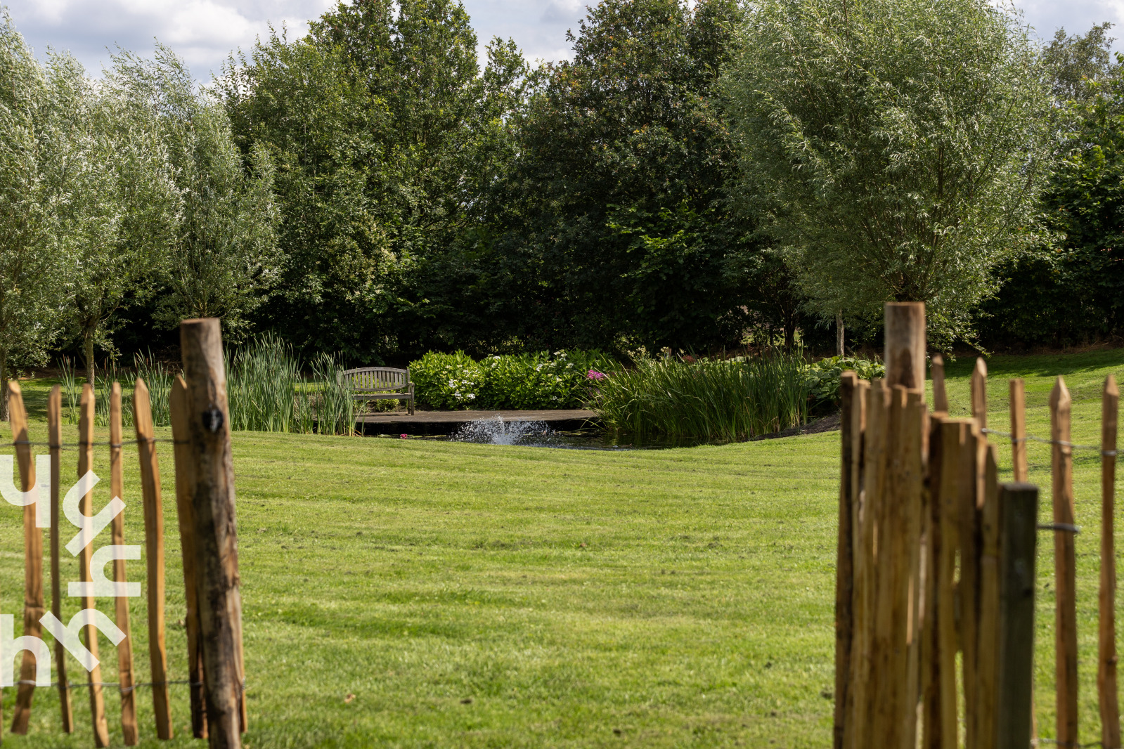 zeer-luxe-ruim-en-authentiek-8-10-persoons-vakantiehuis-met-grote-tuin-in-dwingeloo