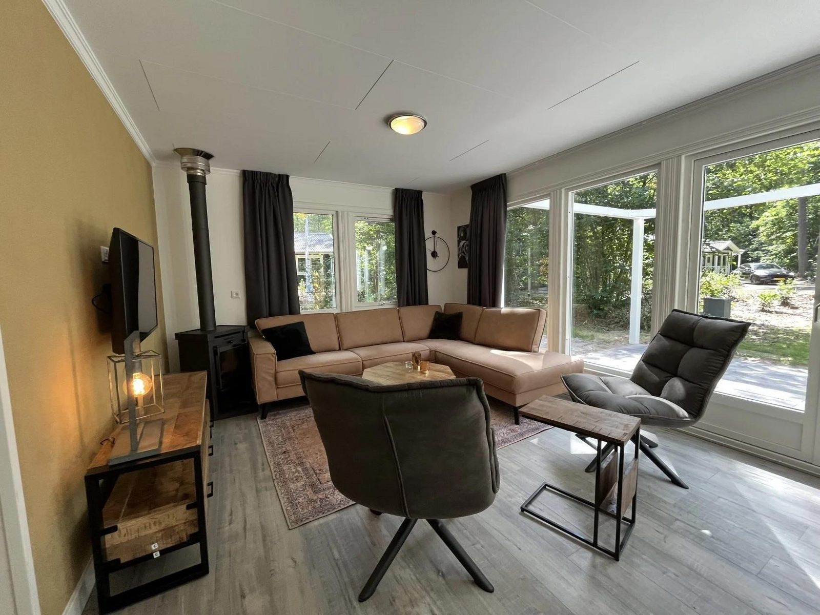 een-scandinavische-beleving-in-drenthe-met-dit-6-persoons-chalet