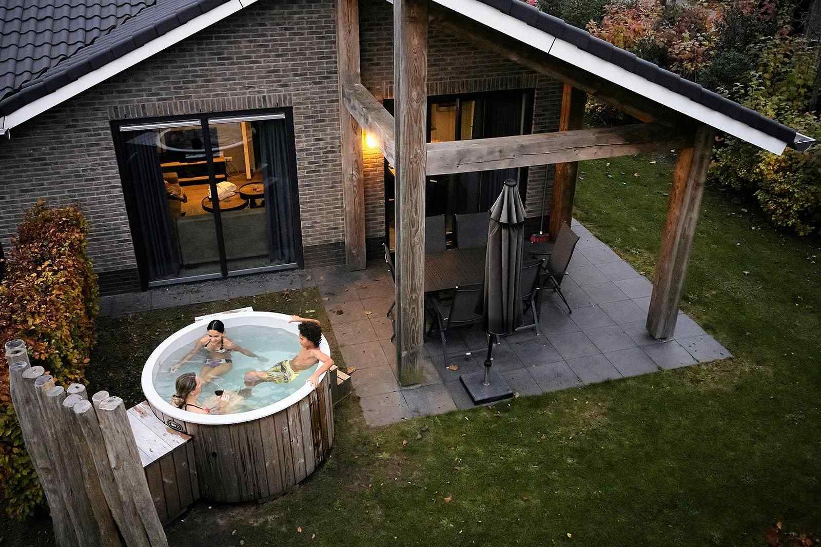 mooie-6-persoons-vakantievilla-met-prive-hottub-nabij-voorthuizen-op-de-veluwe