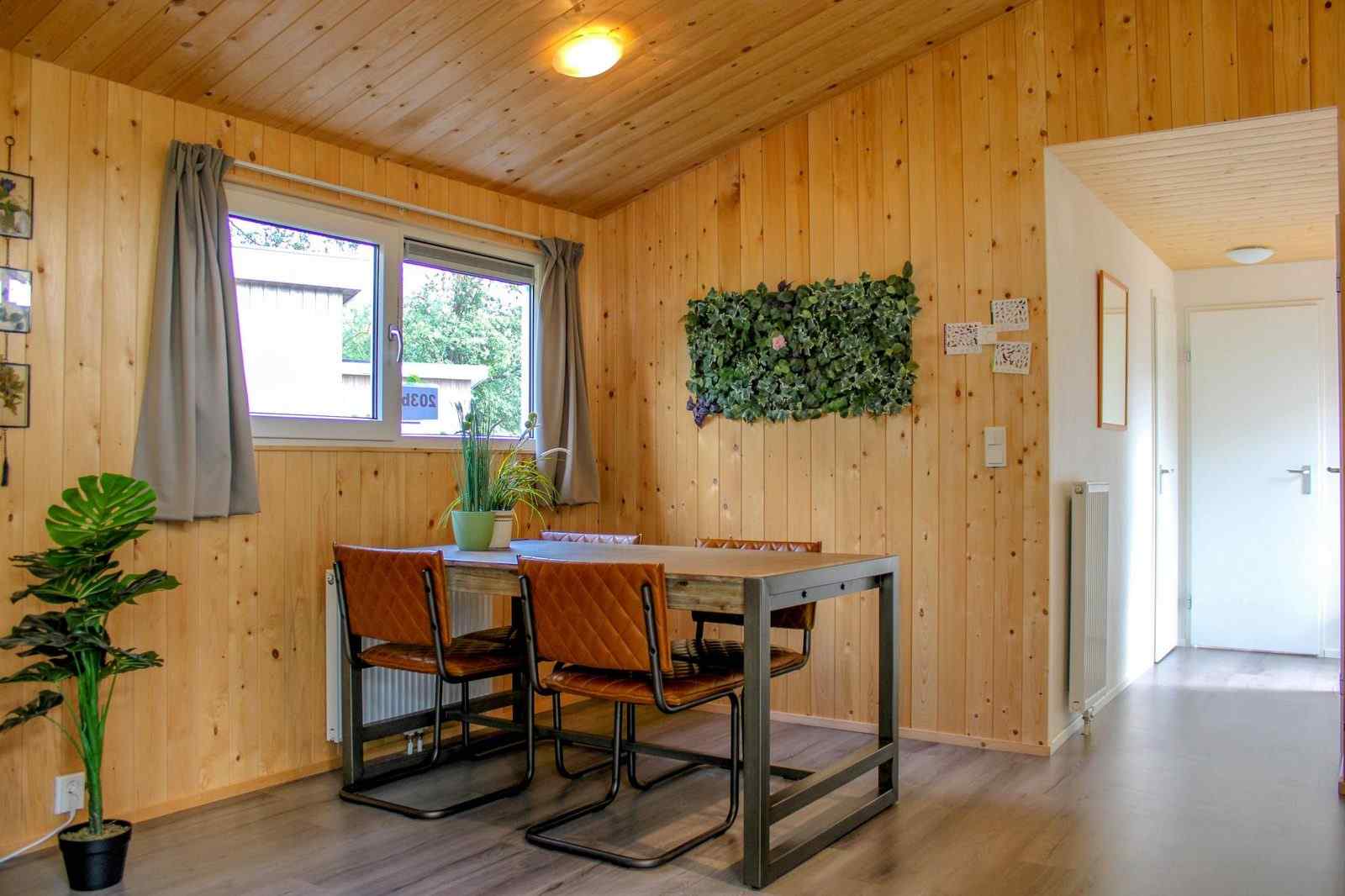 4-persoons-chalet-op-vakantiepark-de-rimboe-in-hoenderloo-op-de-veluwe