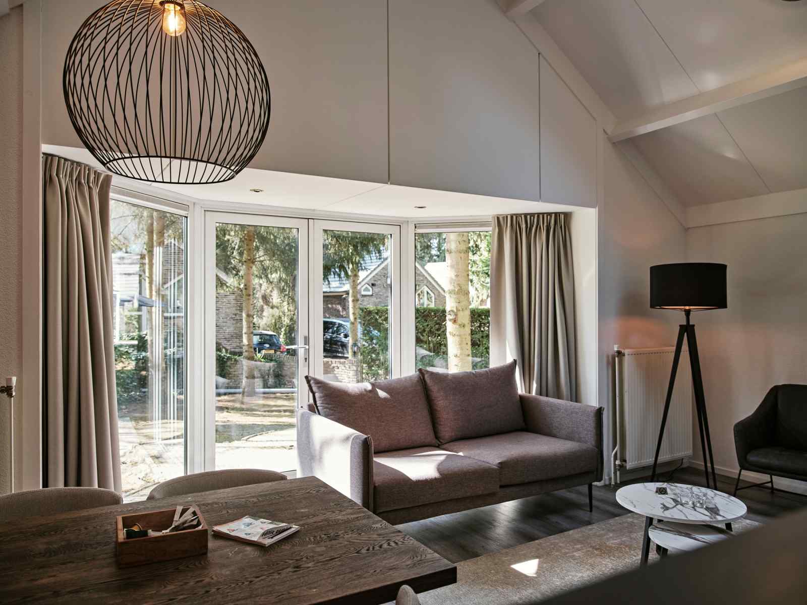 luxe-6-persoons-bungalow-met-sauna-op-vakantiepark-de-bosrand-midden-op-de-veluwe