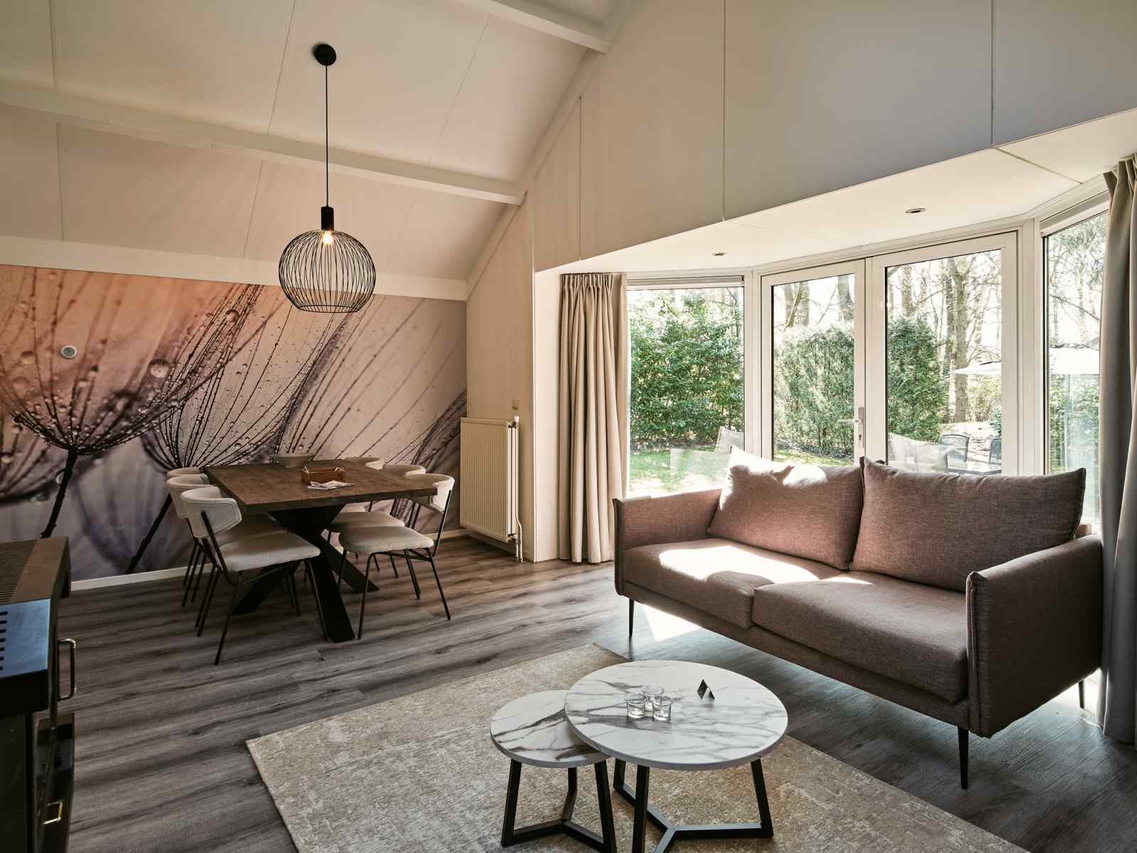 luxe-6-persoons-bungalow-met-sauna-op-vakantiepark-de-bosrand-midden-op-de-veluwe