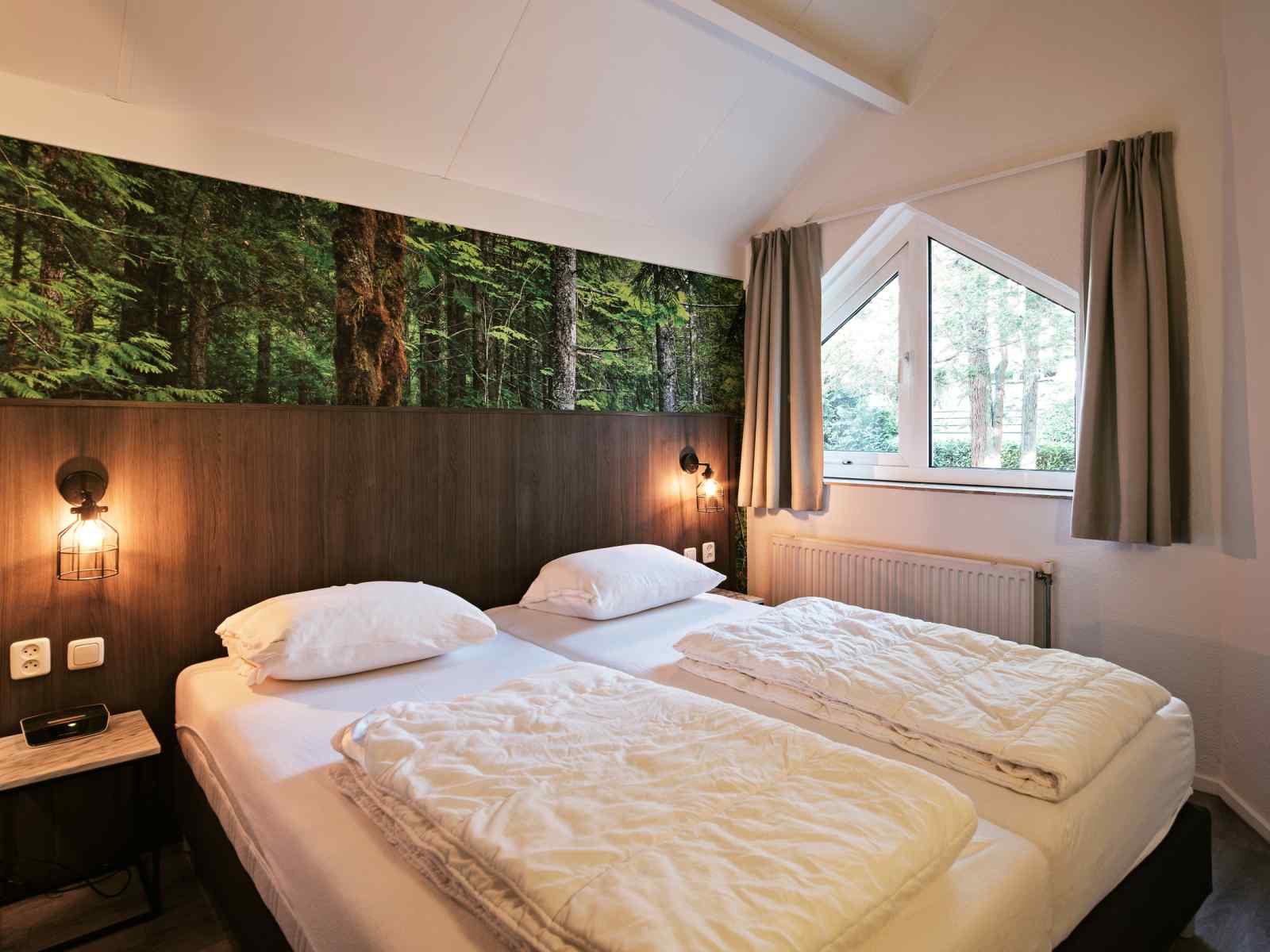 luxe-6-persoons-bungalow-met-sauna-op-vakantiepark-de-bosrand-midden-op-de-veluwe