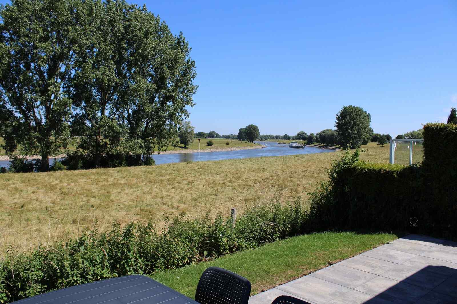 5-persoons-vakantiehuis-met-uitzicht-over-de-ijssel-op-recreatiepark-rhederlaagse-meren