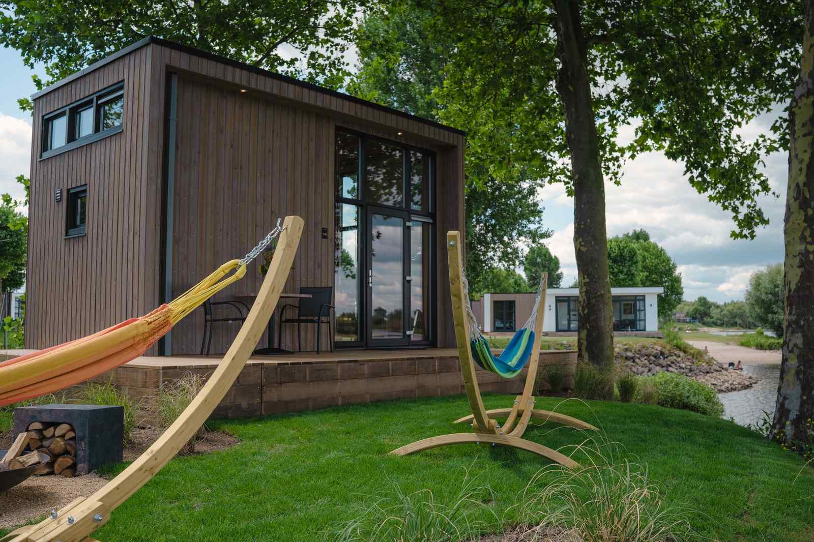 2-persoons-tiny-house-met-uitzicht-over-de-nederrijn-bij-maurik