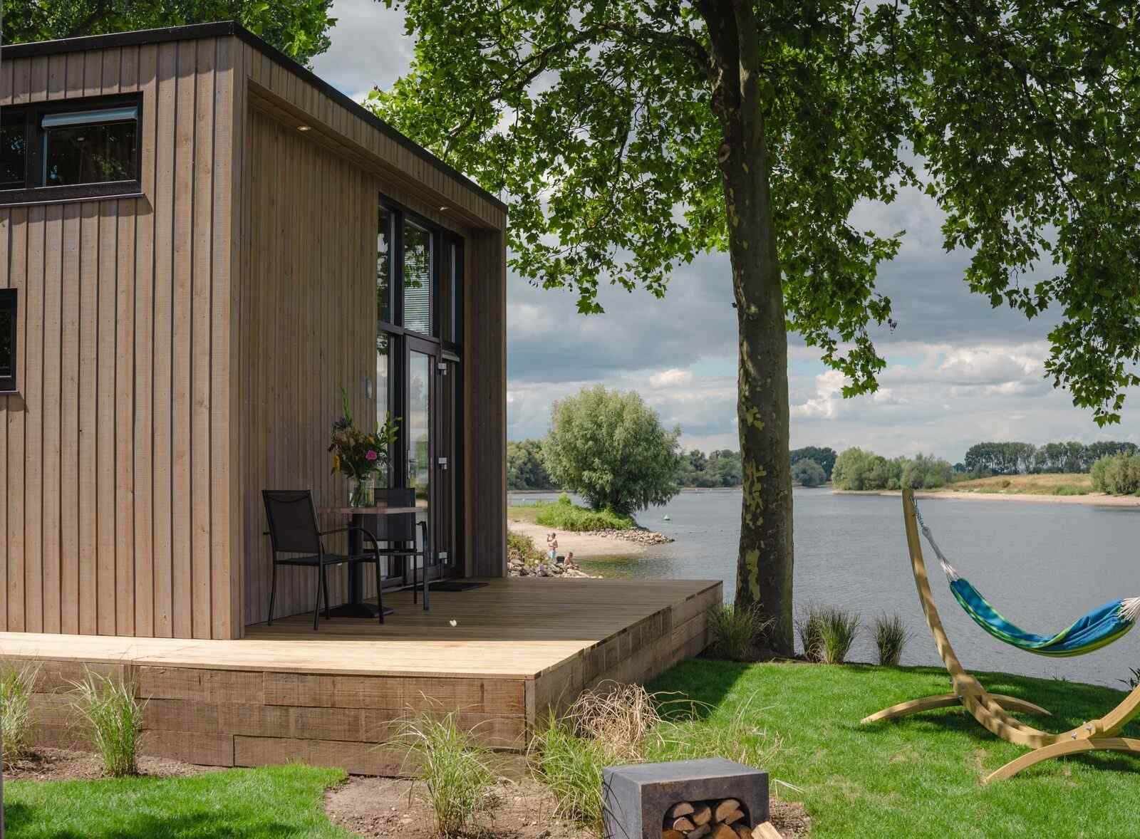 2-persoons-tiny-house-met-uitzicht-over-de-nederrijn-bij-maurik