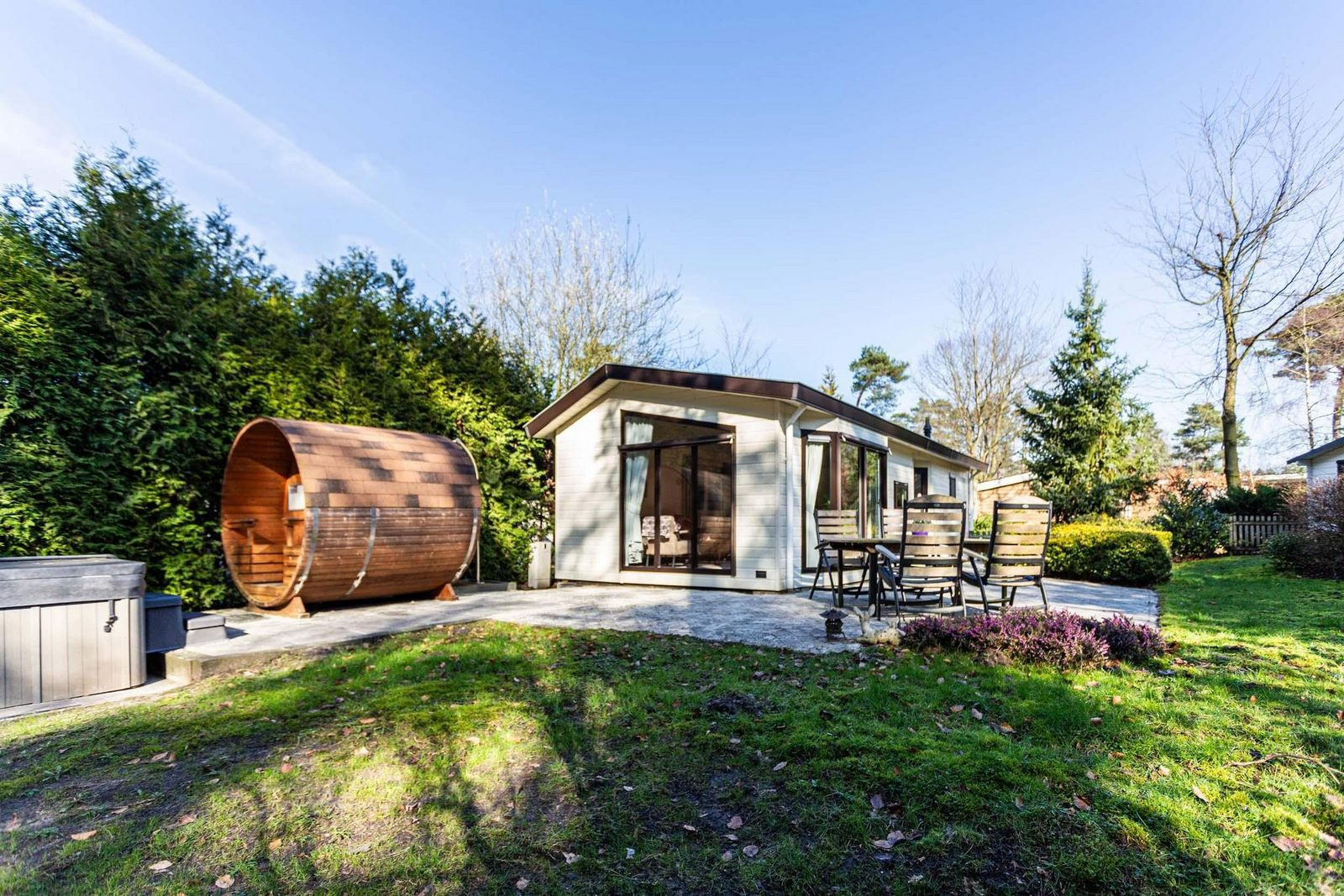 Knus chalet voor 4 personen met een bubbelbad en sauna op de Scheleberg in Lunteren - Nederland - Europa - Lunteren