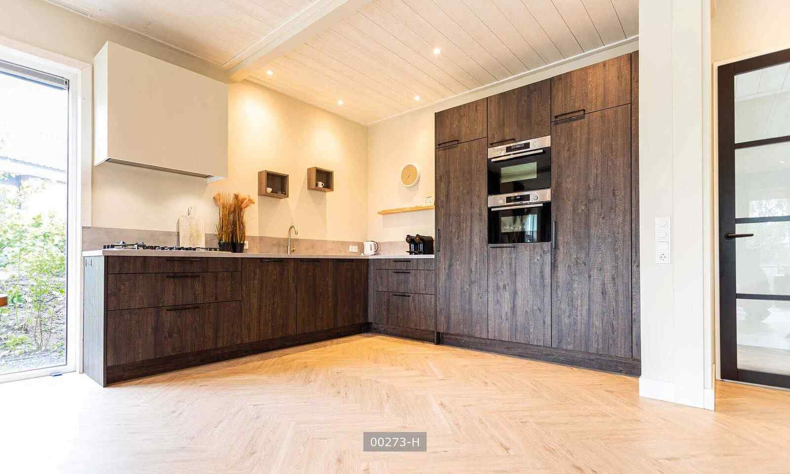 luxe-10-persoons-groepsaccommodatie-met-sauna-hottub-en-prive-zwembad-in-lichtenvoorde