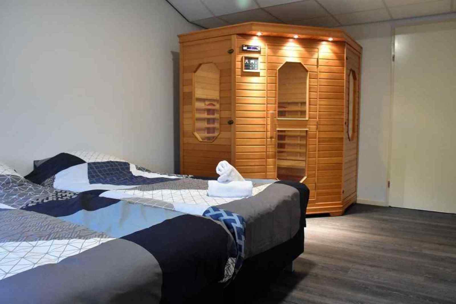 luxe-18-persoons-groepsaccommodatie-in-vorden-met-sauna-en-hottub