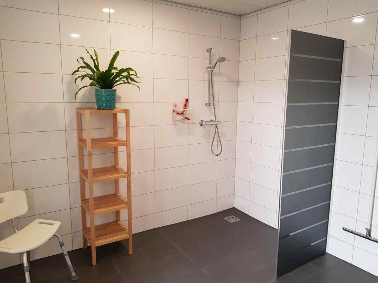 mooie-28-persoons-groepsaccommodatie-met-hottub-en-sauna