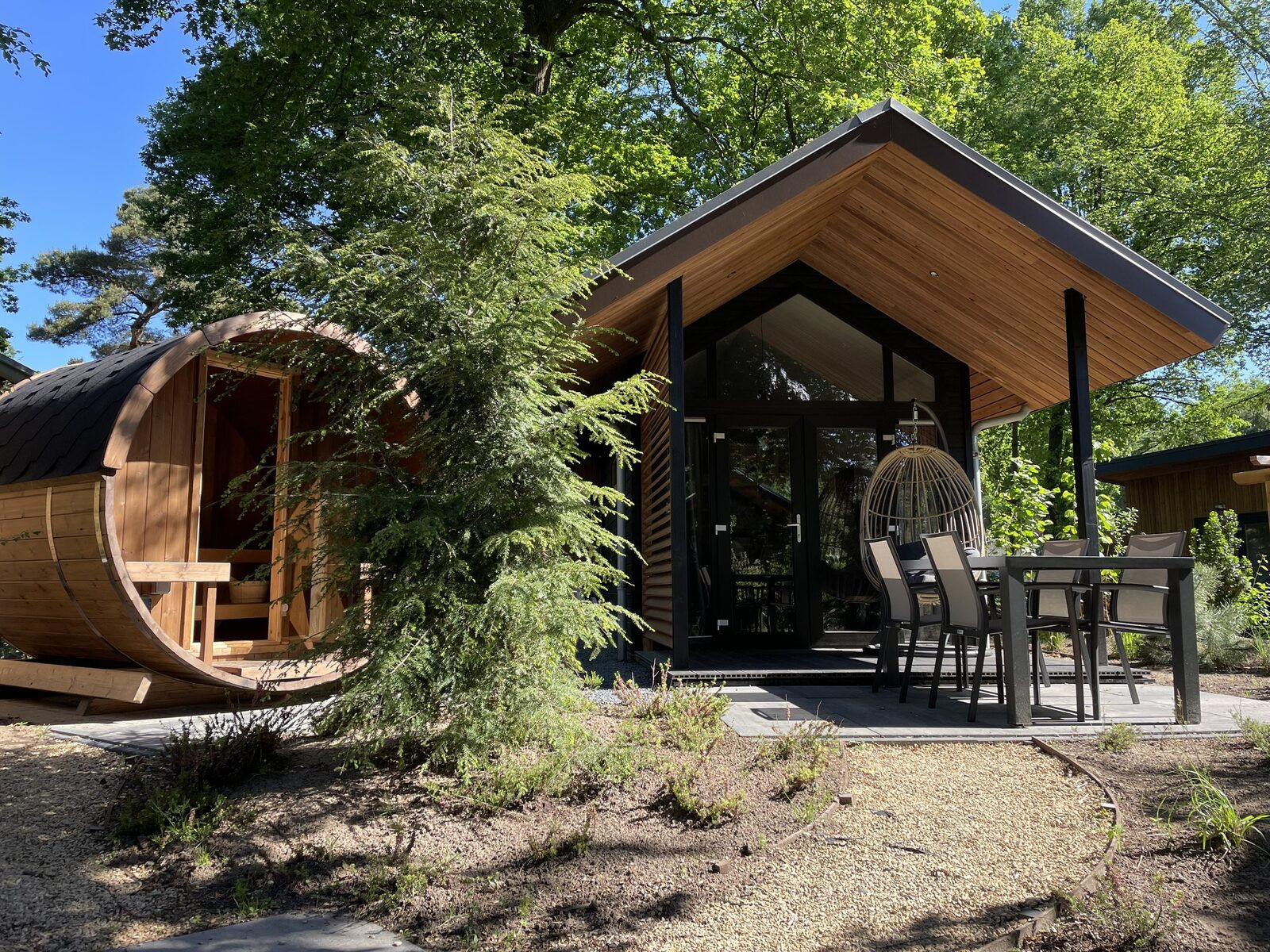 tiny-lodge-eco-4-personen-met-sauna-op-een-vakantiepark-op-de-veluwe